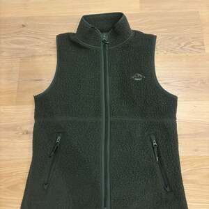Aritzia TNA Polartec Thermal Pro Mockneck Vest